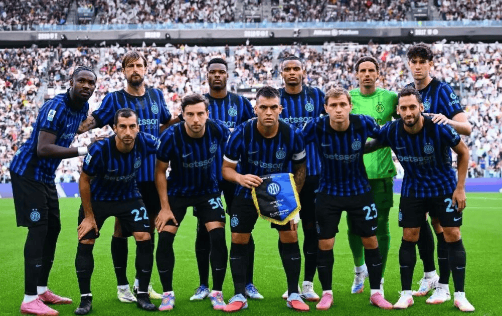 意乙巴里队客场0-5惨败，在返程航班上球迷与球员发生冲突（意乙巴里客场0比5大败，返程航班上球迷与球员爆发冲突）