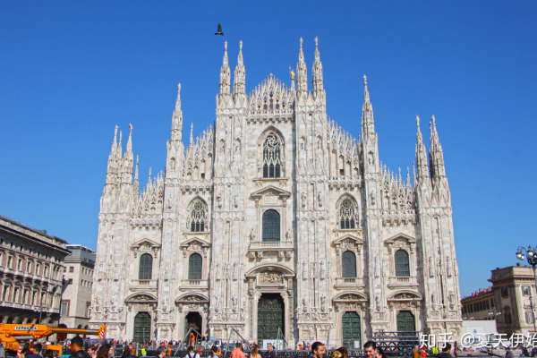 荷媒：一名费耶诺德球场安保欧联资格赛后遇袭，警方依然在调查中（荷媒：费耶诺德主场一名安保员在欧联资格赛后遭袭，警方仍在调查）