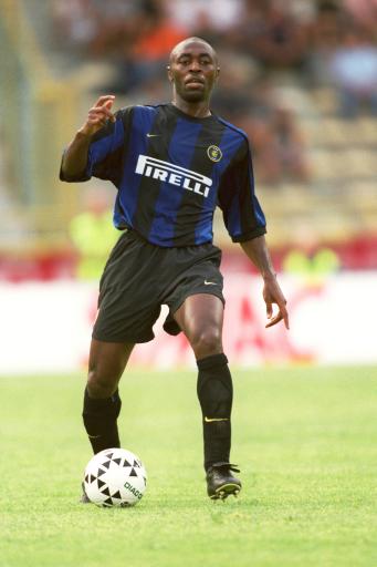 山东后场展最强模式！高诗岩统治决胜期，谢智杰于德豪攻守一体（山东后场火力全开！高诗岩统治末节决胜，谢智杰、于德豪攻防俱佳）