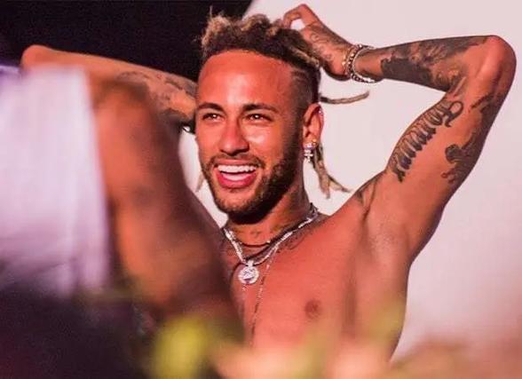 惨败青岛采访！许利民强调阵容不齐整，曾凡博仍未做出决定！（大比分负于青岛后采访：许利民称阵容未齐整，曾凡博仍未作出决定）