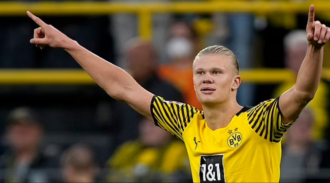 迪乌夫：过去我从没踢过右路，但只要能帮助球队我都愿意去做（迪乌夫：虽未踢过右路，只要有利球队我愿意尝试）