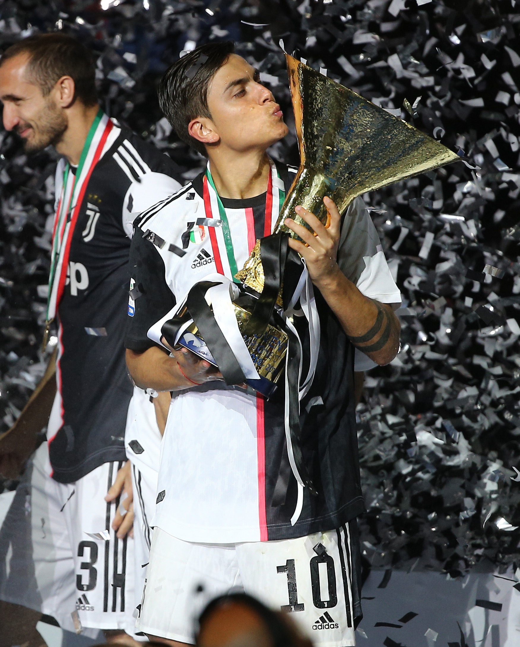 德天空：虽然桑乔愿意把薪水减半，但多特对签下他仍存疑虑（德天空：桑乔愿降薪五成 多特对签回仍显犹豫）